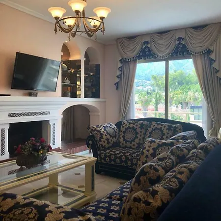 Riyadh House ماربيا